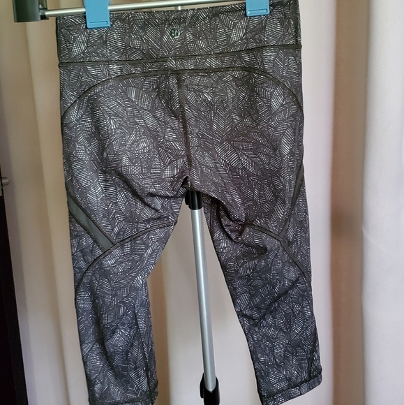 Lululemon Capri - Picture 6 of 6